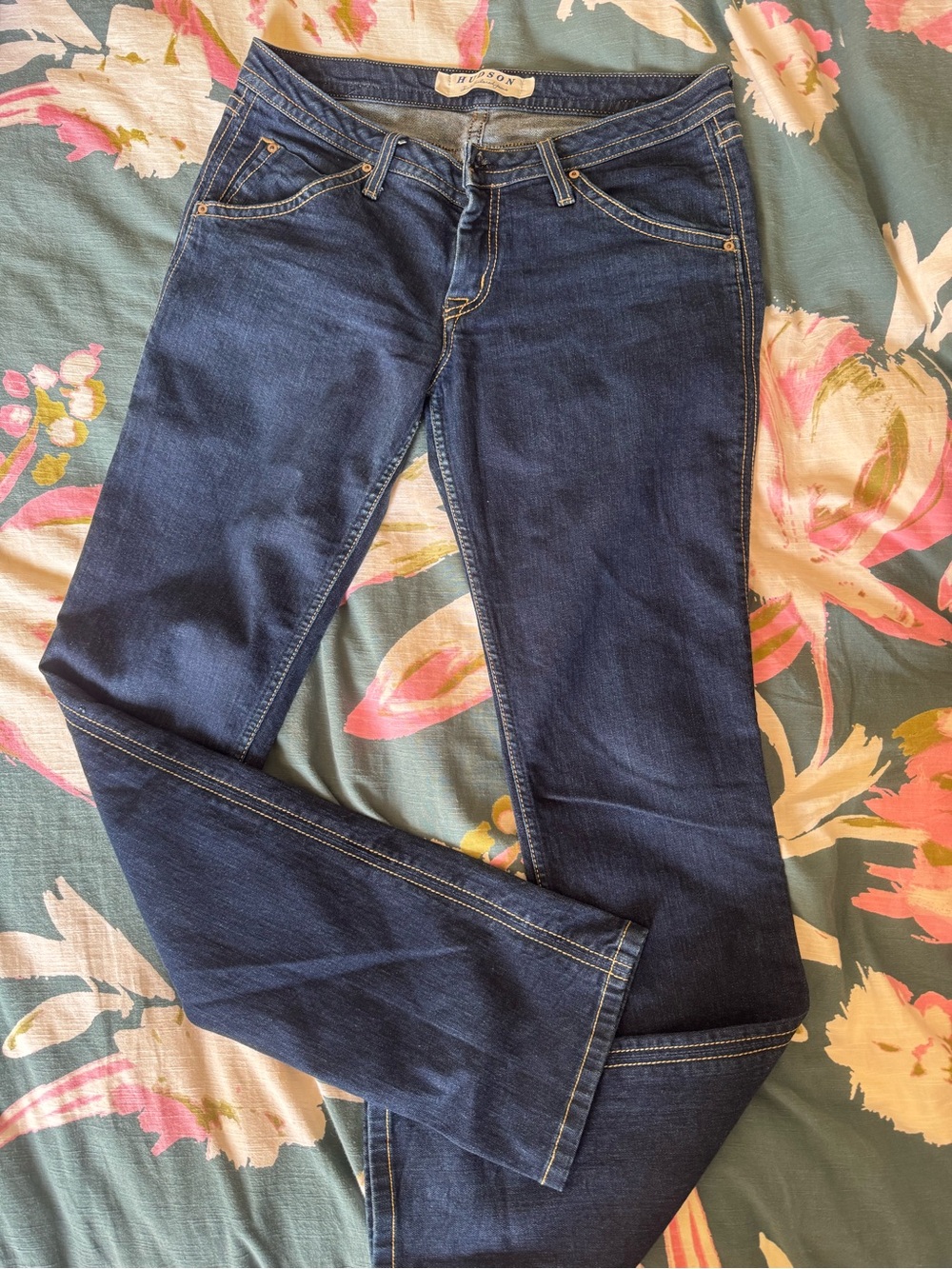 💙Hudson Jeans Indigo straight leg Stretch Jeans so good!!